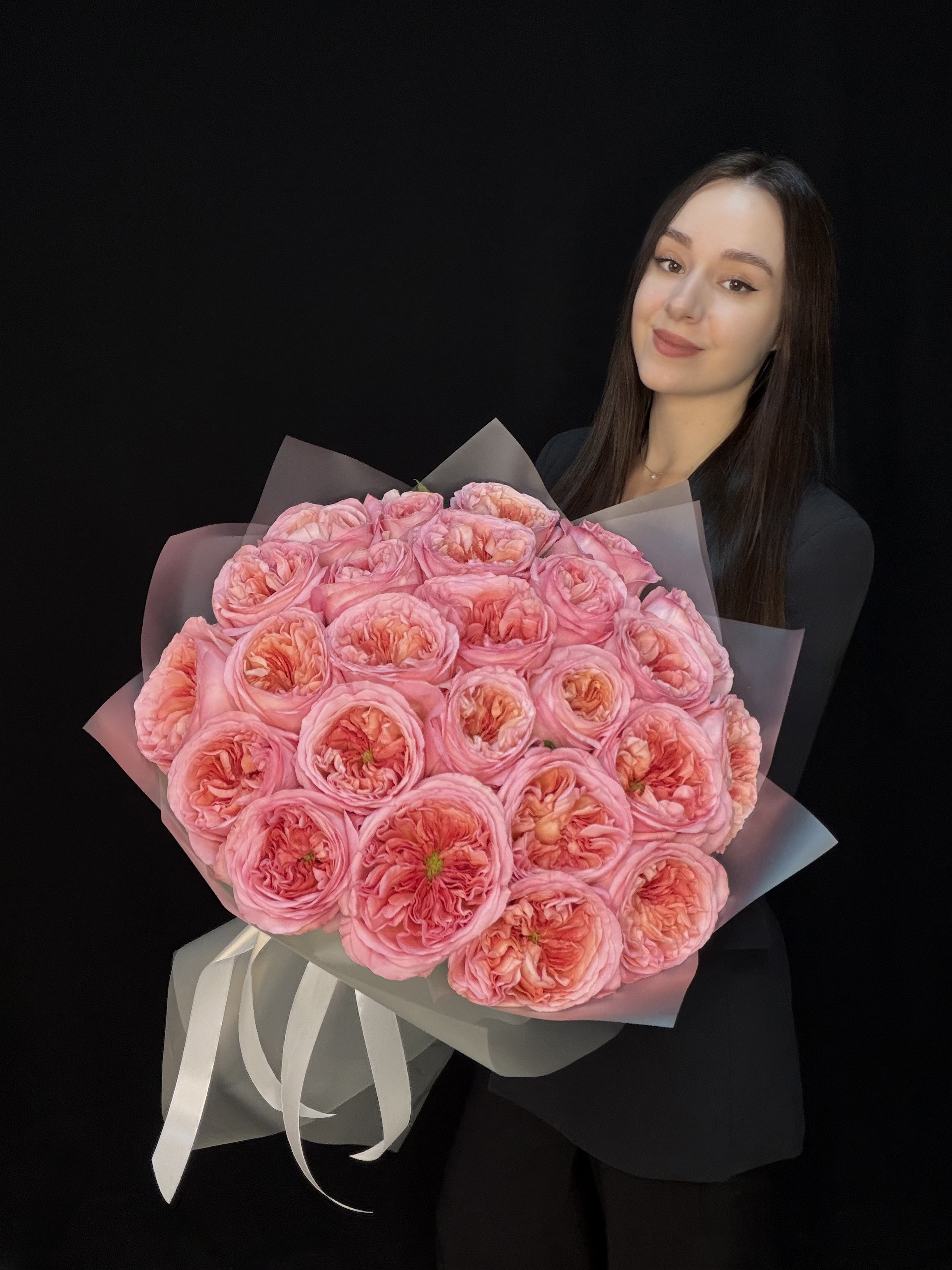 Букет из 25 розовых пионовидных роз Pink Xpression Эквадор 50 см