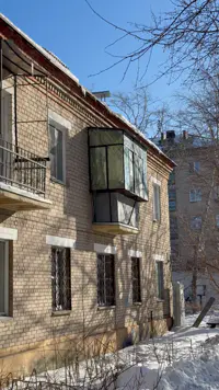 Теперь улица — просторная, большая комната-зал. Видно, что фасад...