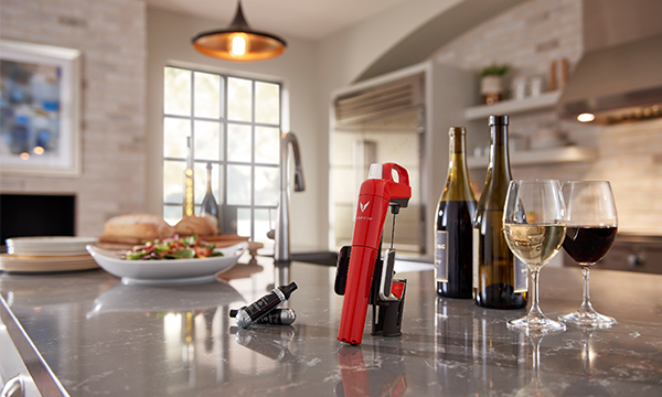 Coravin - необычный гаджет, который позволяет мне налить бокал Bordeaux, не откупоривая бутылку