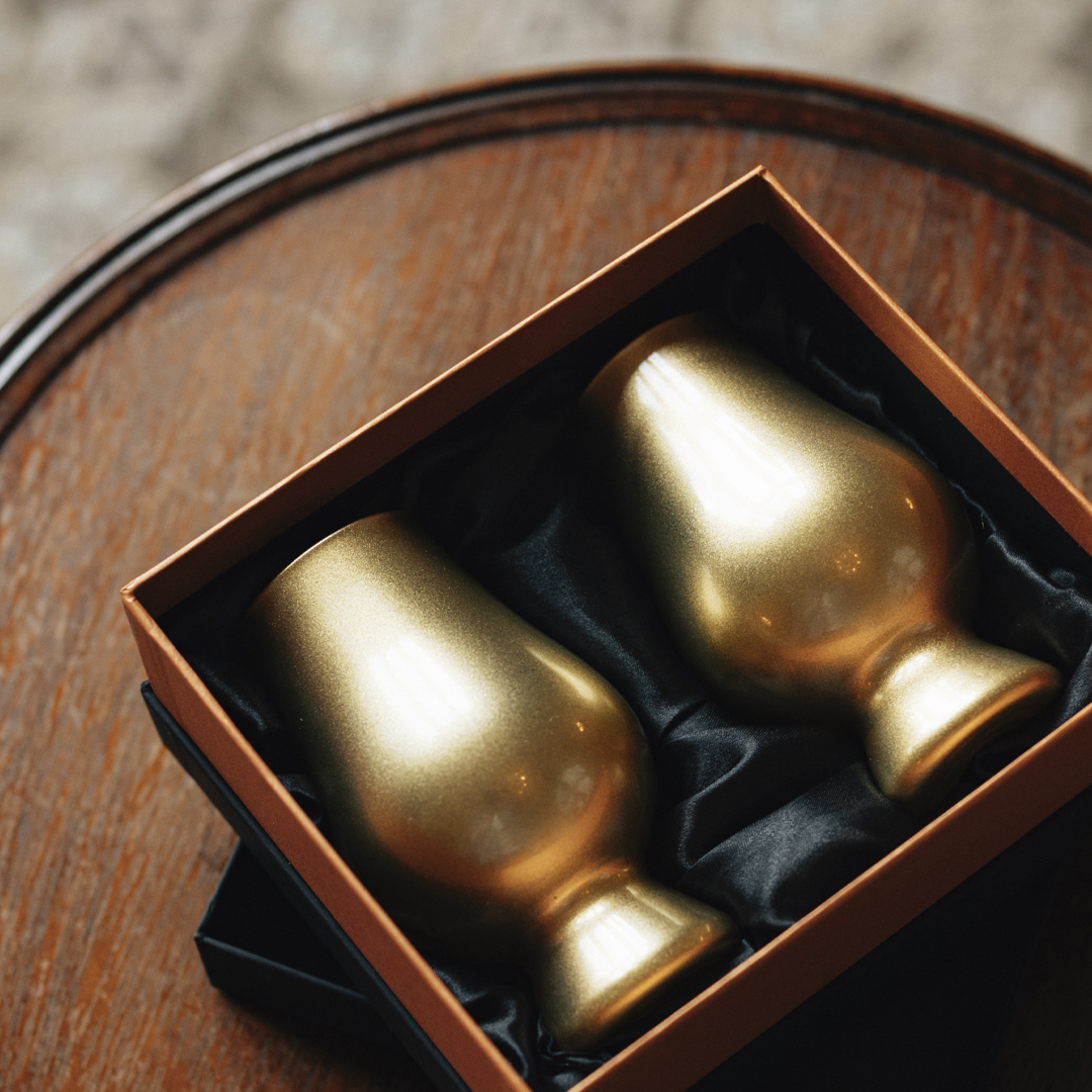 Coloured_0004_Gold-Presentation-Box