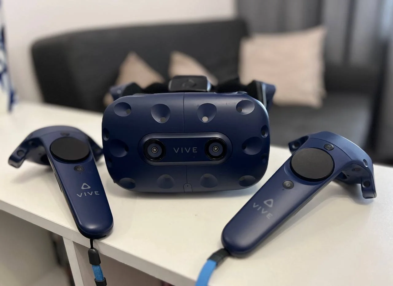 Продаю HTC VIVE Pro.