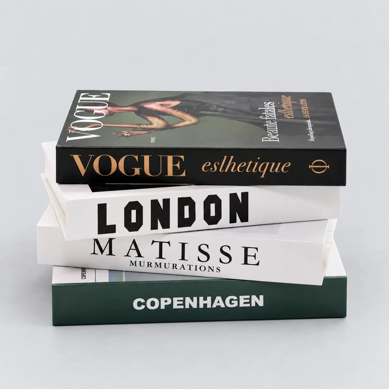 Стопка декоративных книг (Vogue, London, Matisse, Copenhagen)