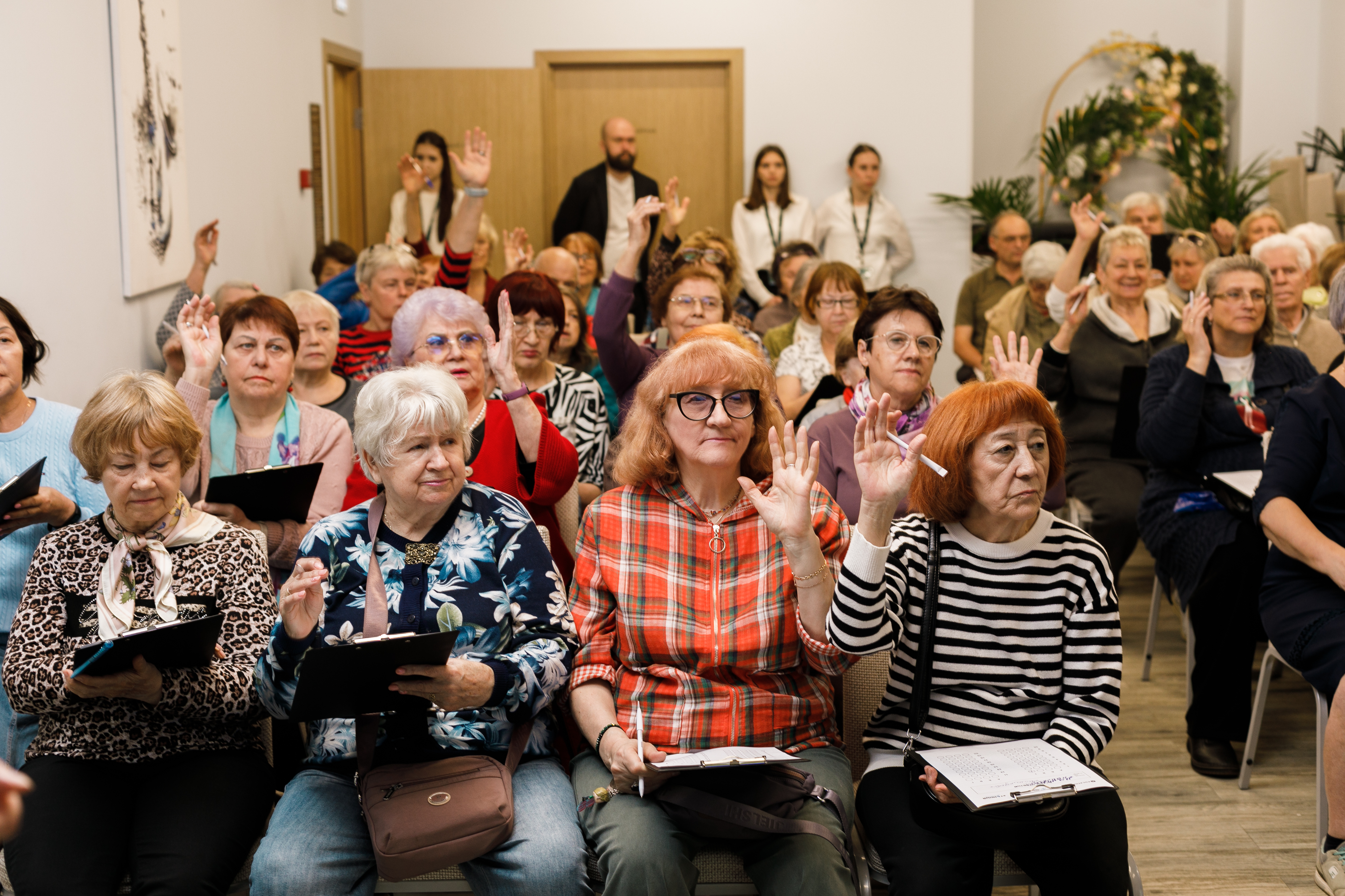 В Центре московского долголетия прошла очная площадка проекта «Атомный диктант» — фото 5