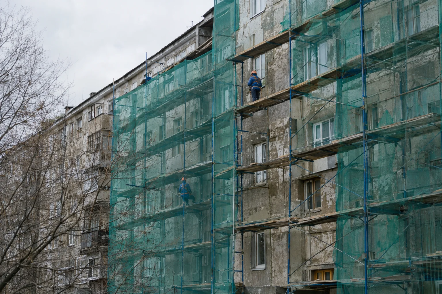 Взносы на капремонт в 2026 году: кто платит, компенсации 70+ и 80+, долги, пени и качество ремонта