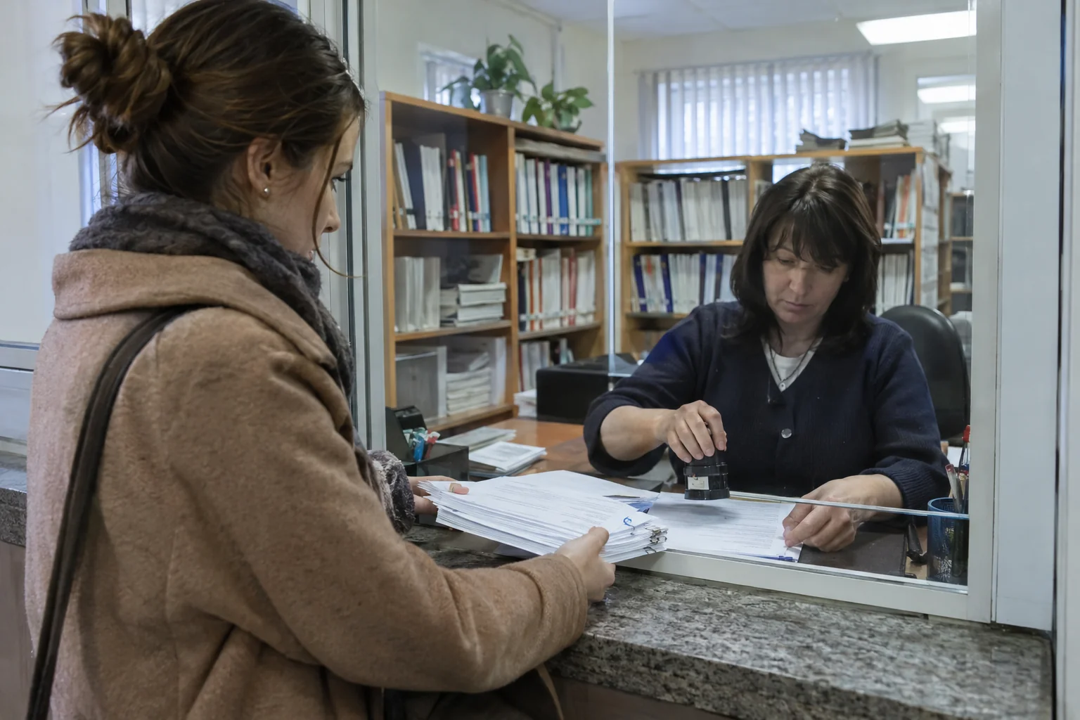 Ходатайство о приобщении документов к материалам дела: образец 2026 (ГПК, АПК, КАС, КоАП, УПК)