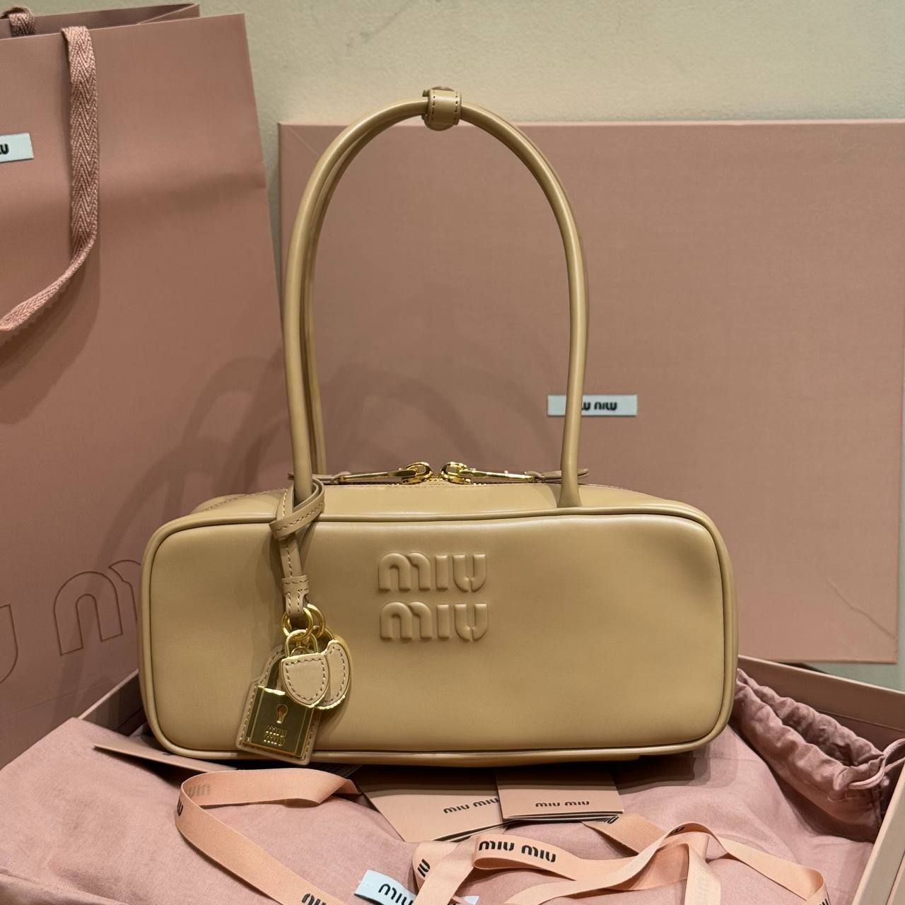Сумки MiuMiu — модель 885
