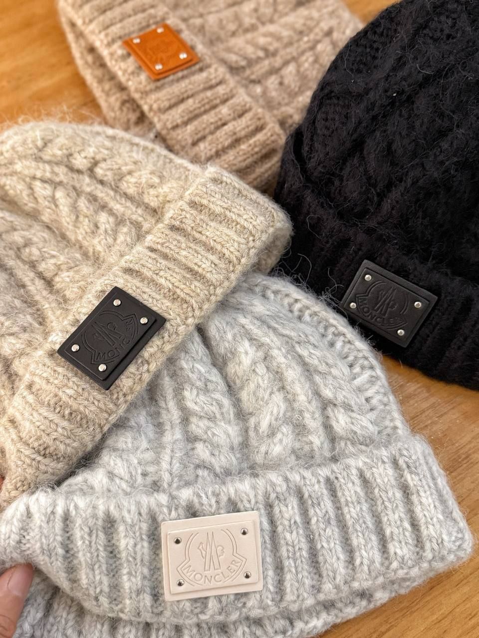 Головные уборы Moncler — модель 2342