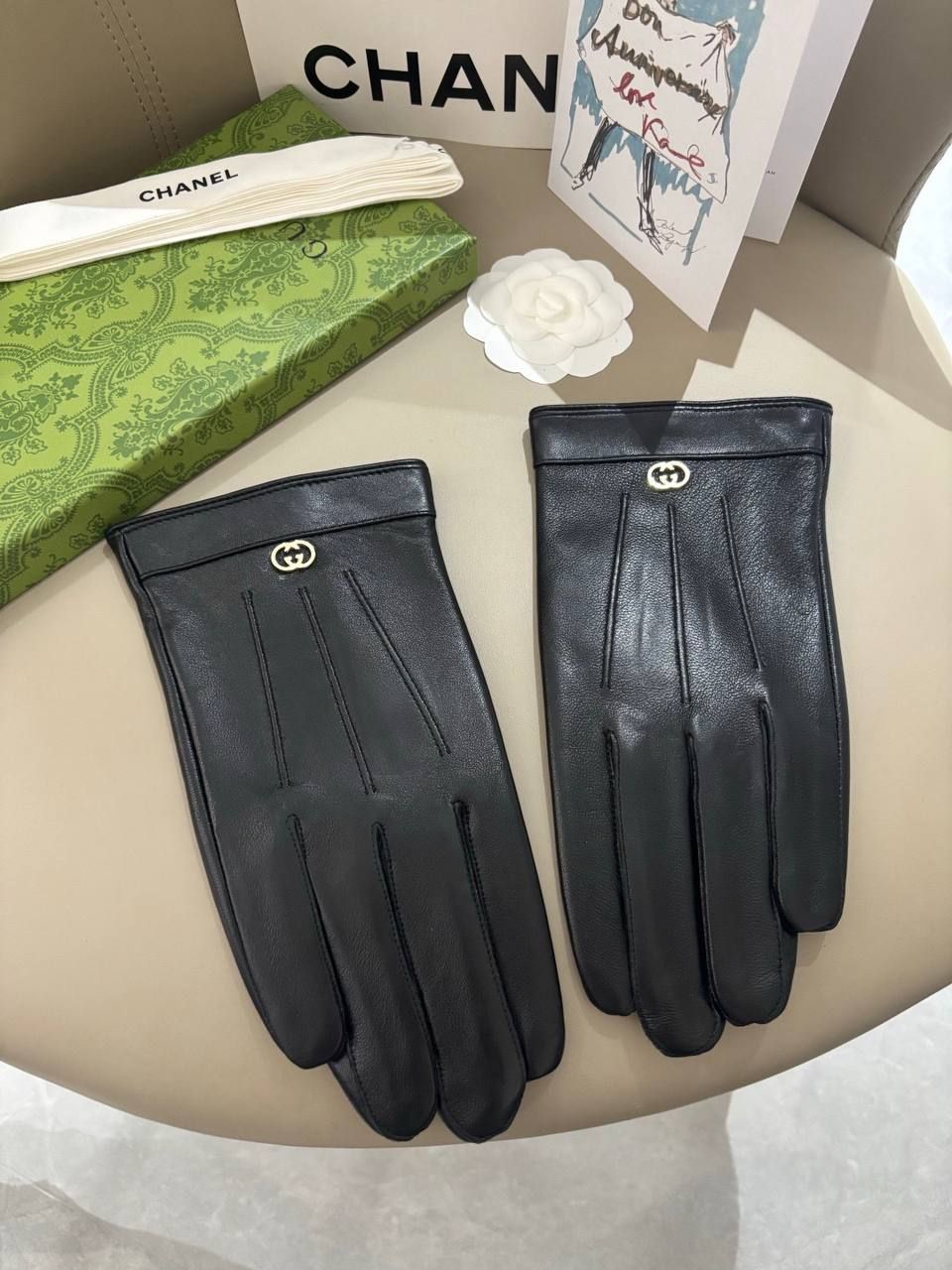Аксесуары Gucci — модель 2402
