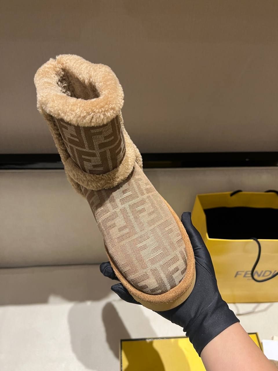 Обувь Fendi — модель 2422