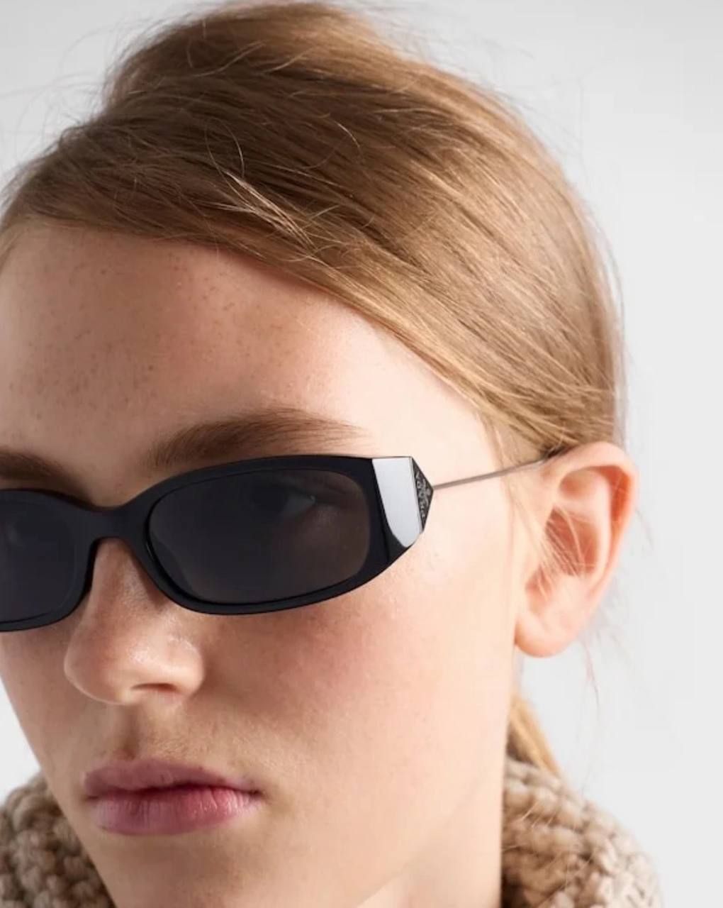 Аксесуары Prada — модель 2345
