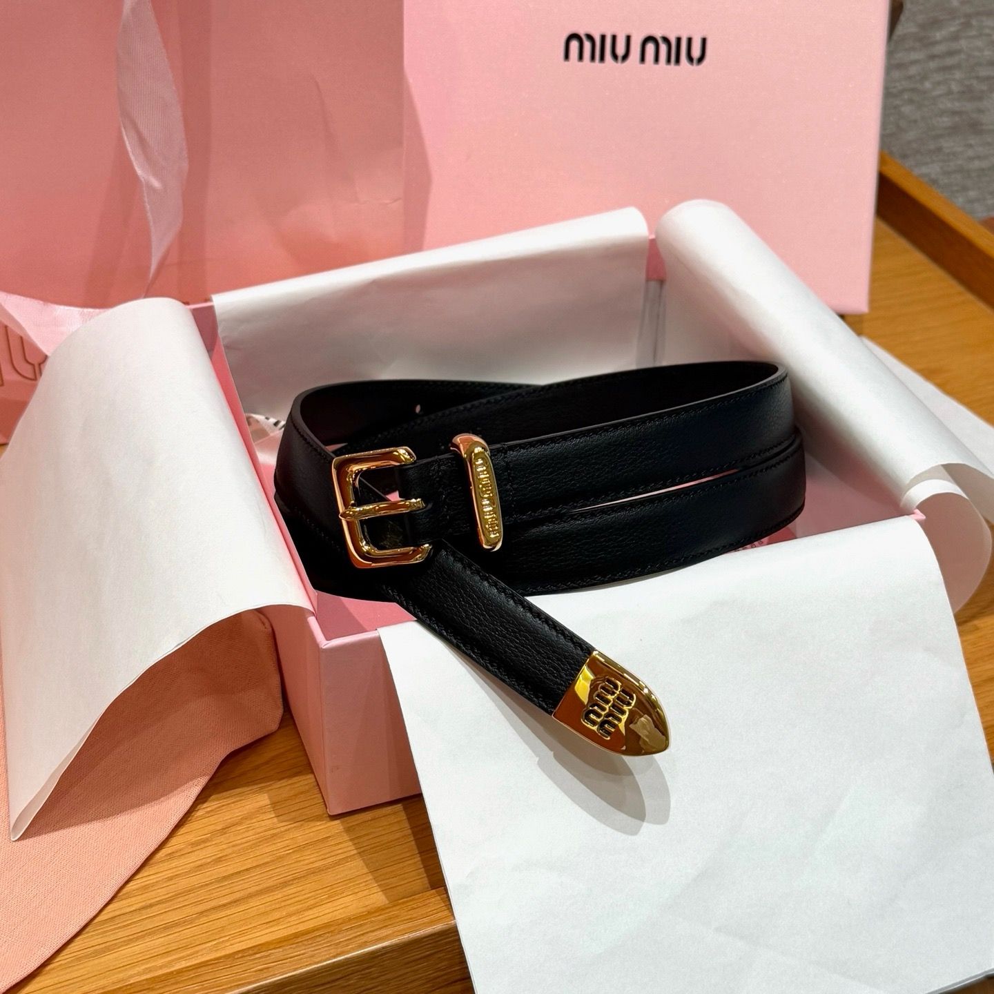 Аксесуары Prada — модель 567