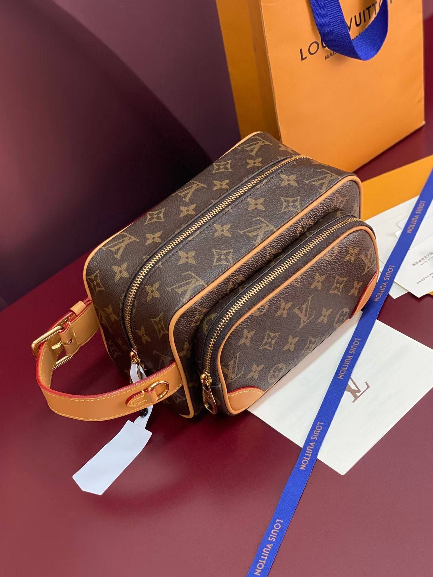 Аксессуары LV — LV