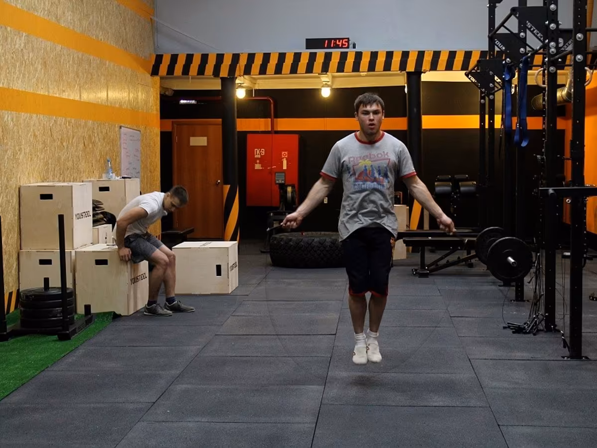 Кроссфит-зал со свободными весами на покрытии Rubblex Sport