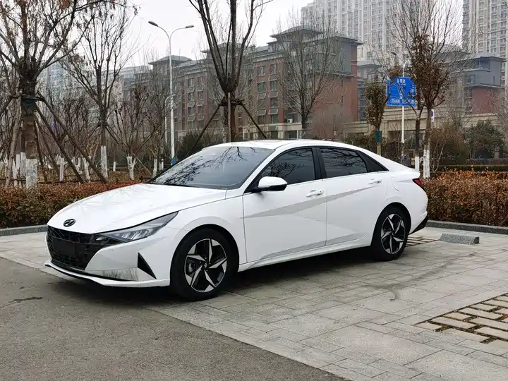 Elantra 2022 240TGDi DCT LUX Premium Edition