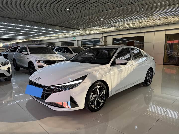 Elantra 2022 1.5L CVT LUX Premium Edition
