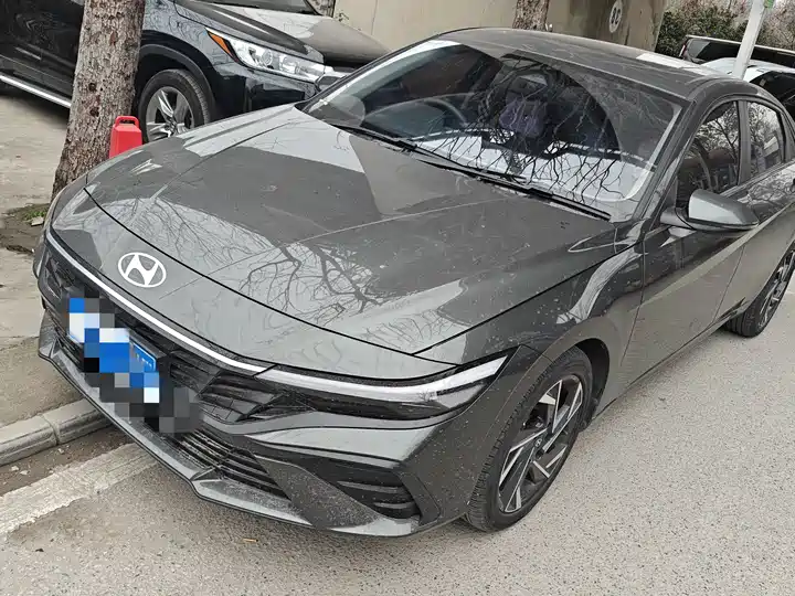 Elantra 2023 1.5L CVT LUX Premium Edition