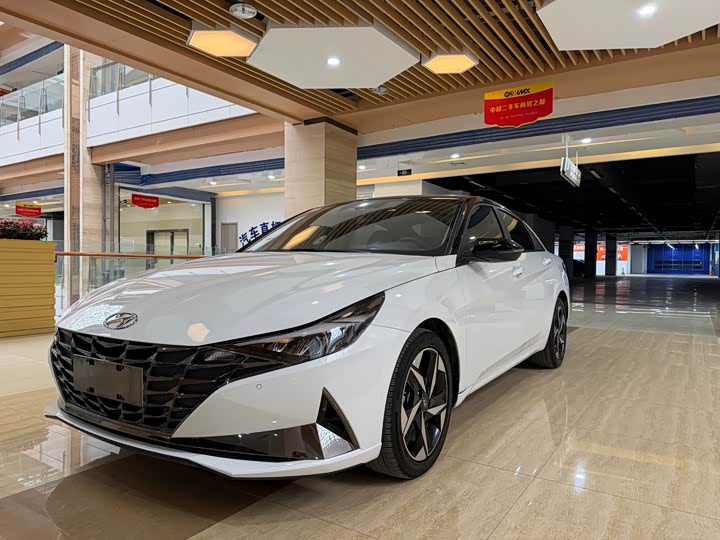 Elantra 2022 1.5L CVT LUX Premium Edition