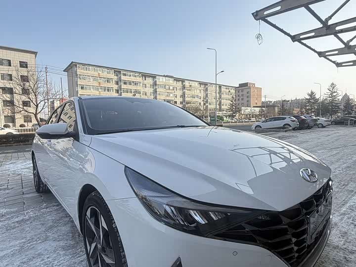 Elantra 2022 1.5L CVT LUX Premium Edition