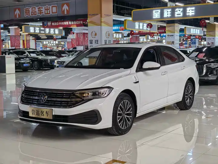 Sagitar 2025 200TSI DSG Flyover Edition