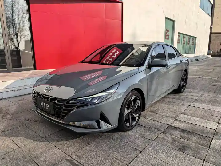 Elantra 2022 1.5L CVT LUX Premium Edition