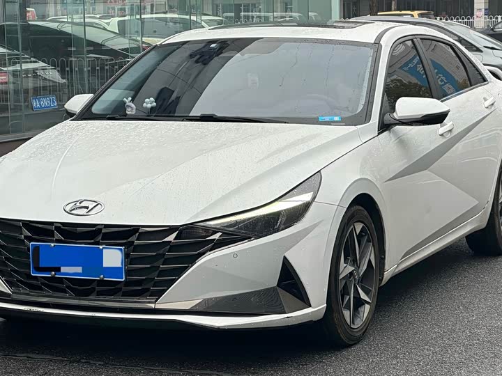 Elantra 2022 1.5L CVT LUX Premium Edition