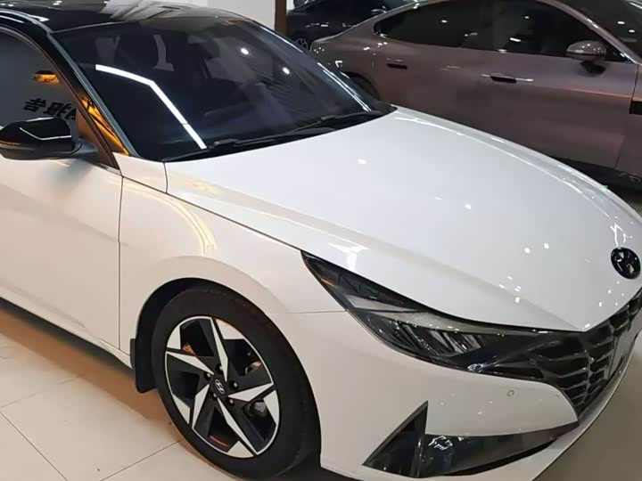 Elantra 2022 1.5L CVT LUX Premium Edition