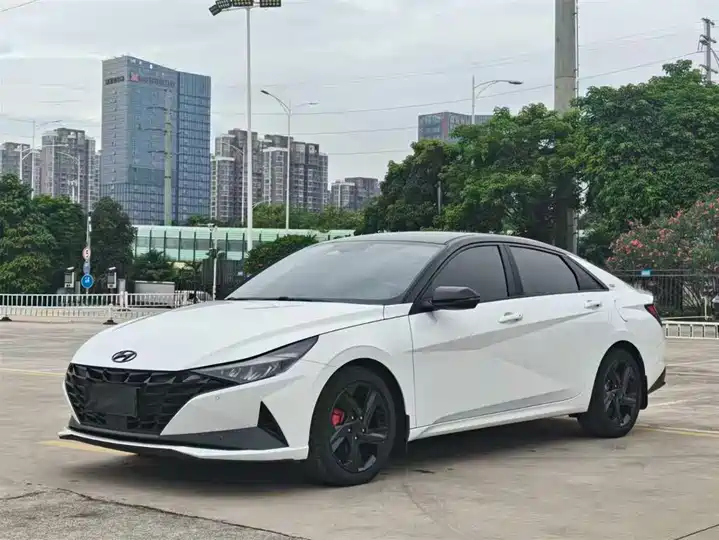 Elantra 2022 1.5L CVT LUX Premium Edition