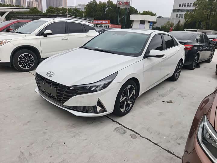 Elantra 2022 1.5L CVT LUX Premium Edition