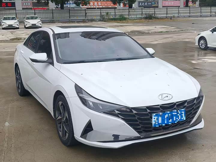 Elantra 2022 1.5L CVT LUX Premium Edition