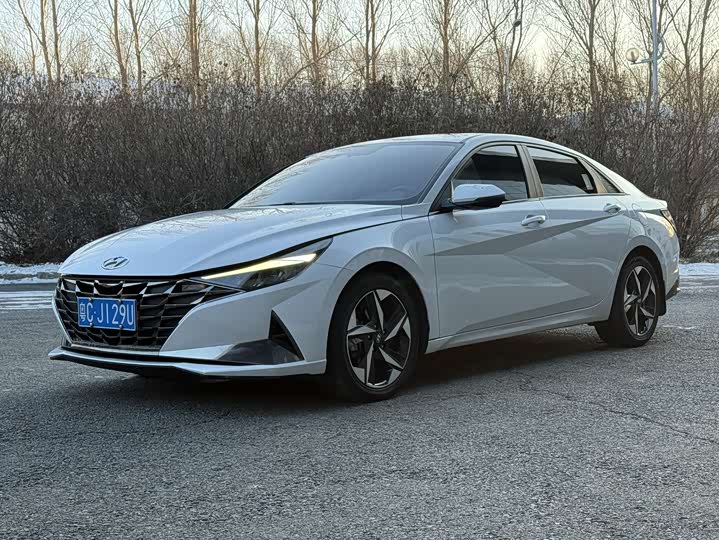 Elantra 2022 1.5L CVT LUX Premium Edition