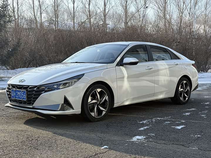 Elantra 2022 1.5L CVT LUX Premium Edition