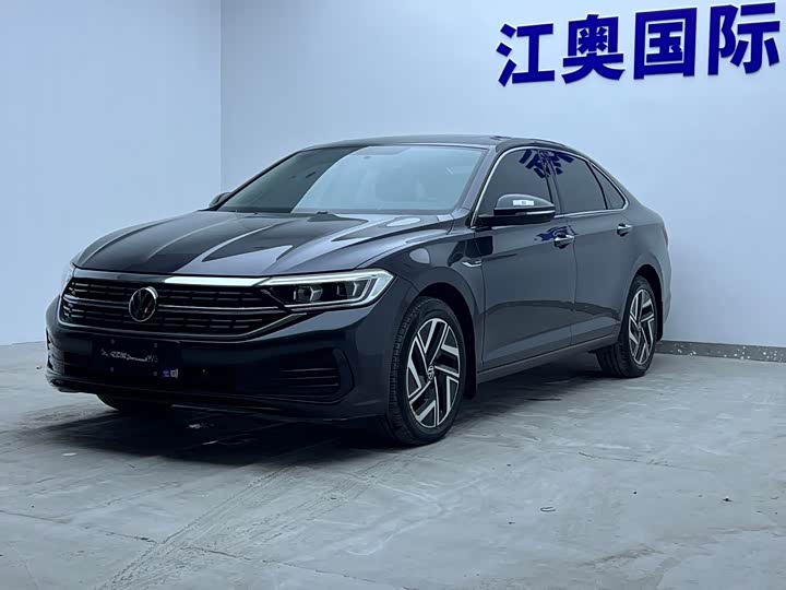Sagitar 2023 280TSI DSG surpasses Lite version