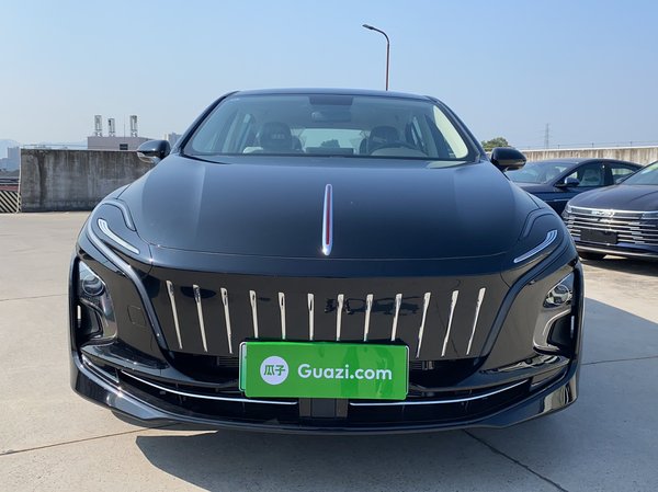 Модель Hongqi E-QM5 2021 года выпуска, базовая версия на 5 посадочных мест, 2022 года