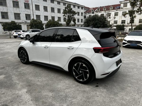 Volkswagen ID.3 2024, 15000 км, за 86700 CNY