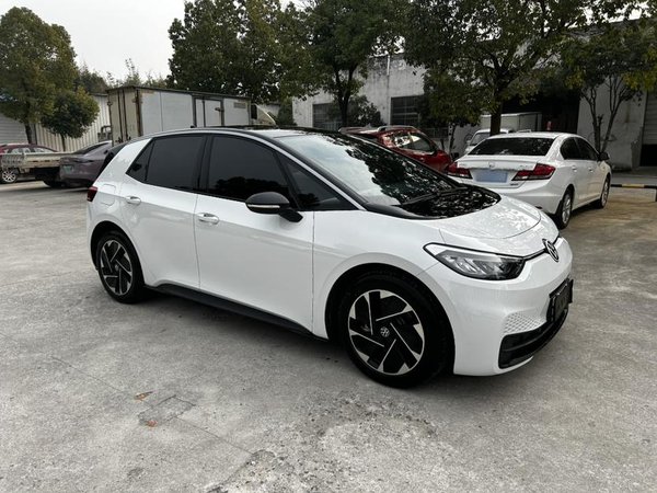 Volkswagen ID.3 2024, 15000 км, за 86700 CNY