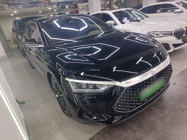 BYD Han 2023, 12200 км, за 119700 CNY