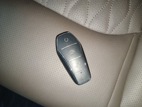 BYD Han 2023, 12200 км, за 119700 CNY - фото 13