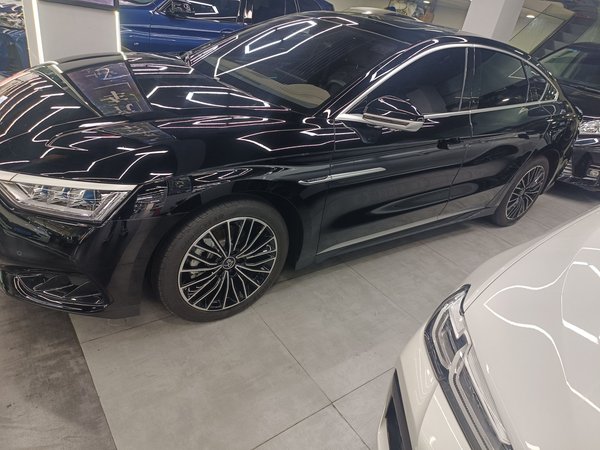 BYD Han 2023, 12200 км, за 119700 CNY