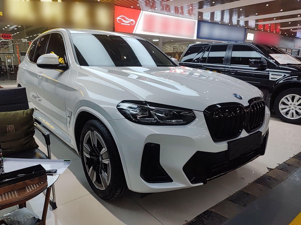 BMW iX 2024, 14800 км, за 188400 CNY