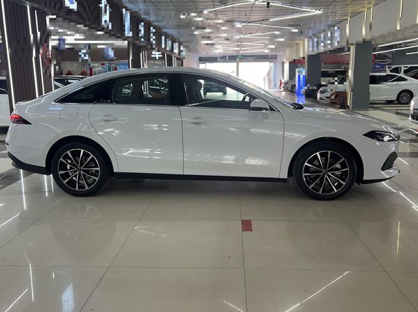 Roewe D7 2024, 300 км, за 74300 CNY - фото 4