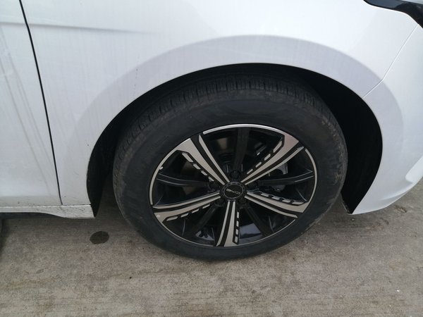 Флагманская модель BYD Destroyer 05 2024 Glory версии DM-i длиной 120 км, 2024 года