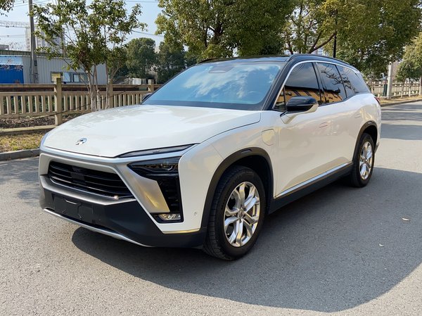 Семиместная версия Nio ES8 2020 протяженностью 450 км