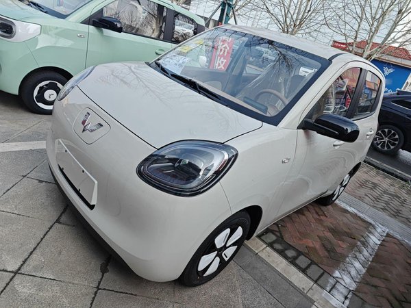 Wuling Automobile Hongguang MINIEV 2025 Четырехдверная версия усовершенствованной модели