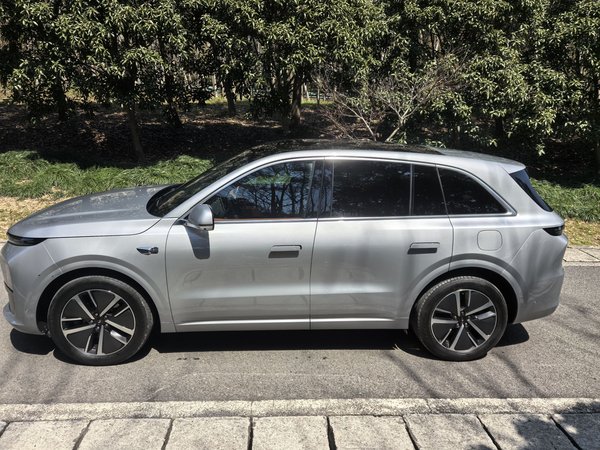 Li Auto L6 2024, 24000 км, за 189500 CNY