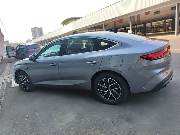 BYD Qin 2025, 300 км, за 94400 CNY