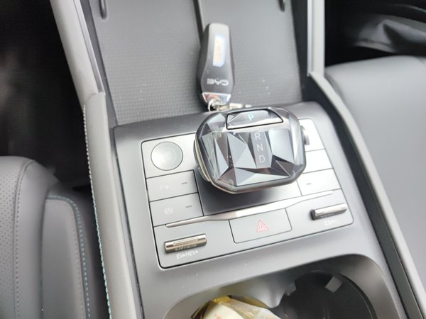 BYD Qin 2025, 300 км, за 94400 CNY - фото 18