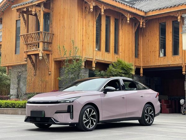 Geely Galaxy Galaxy L6 2024 125 км Creative Edition