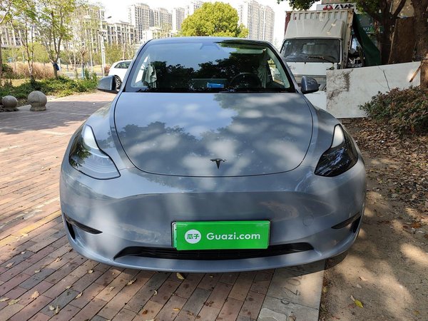 Рестайлинговая версия Tesla Model Y 2022 с увеличенным временем автономной работы и полным приводом, 2022 года