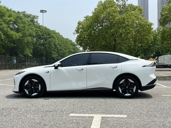 Темно-синий автомобиль Темно-синий SL03 2023 200Max Расширенная версия, 2023 года