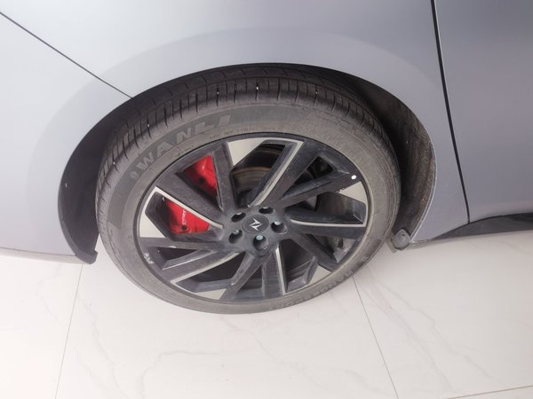 Dongfeng Yipai e2007 2024, 14000 км, за 103000 CNY - фото 10